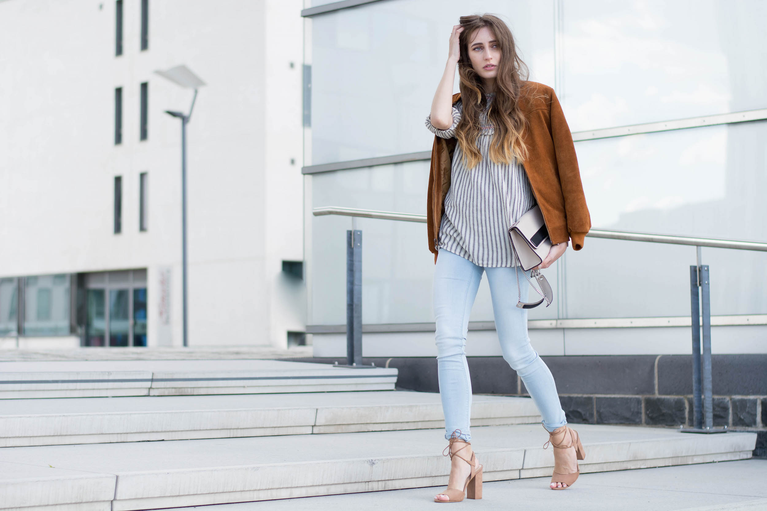 LaceUp Details & Skinny Jeans Lisa Fiege