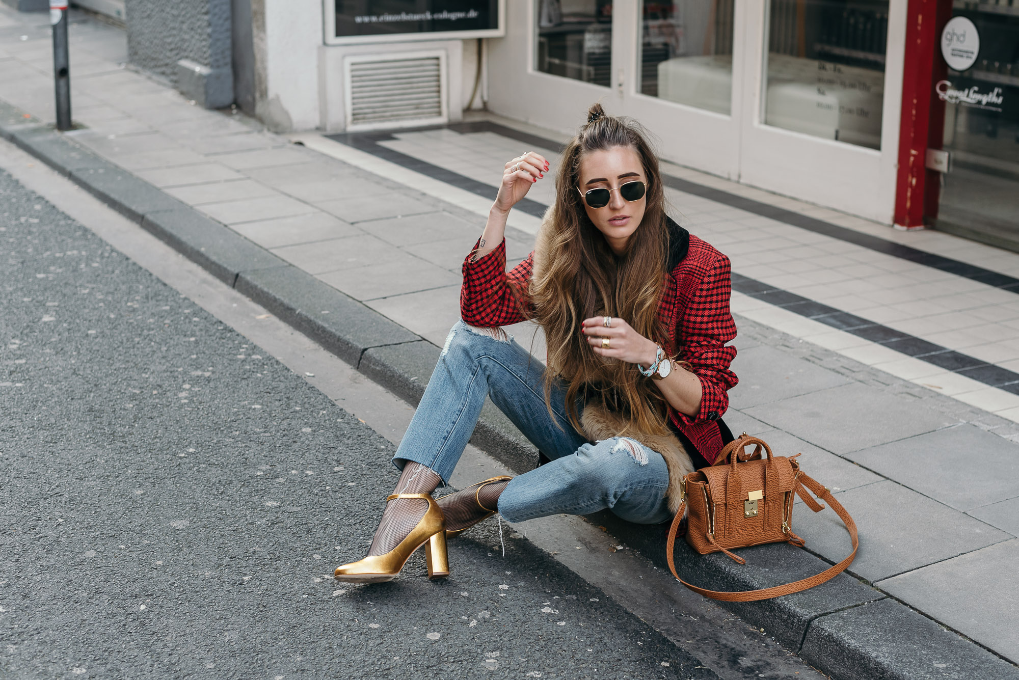 Gold Pumps by Buffalo | Lisa Fiege